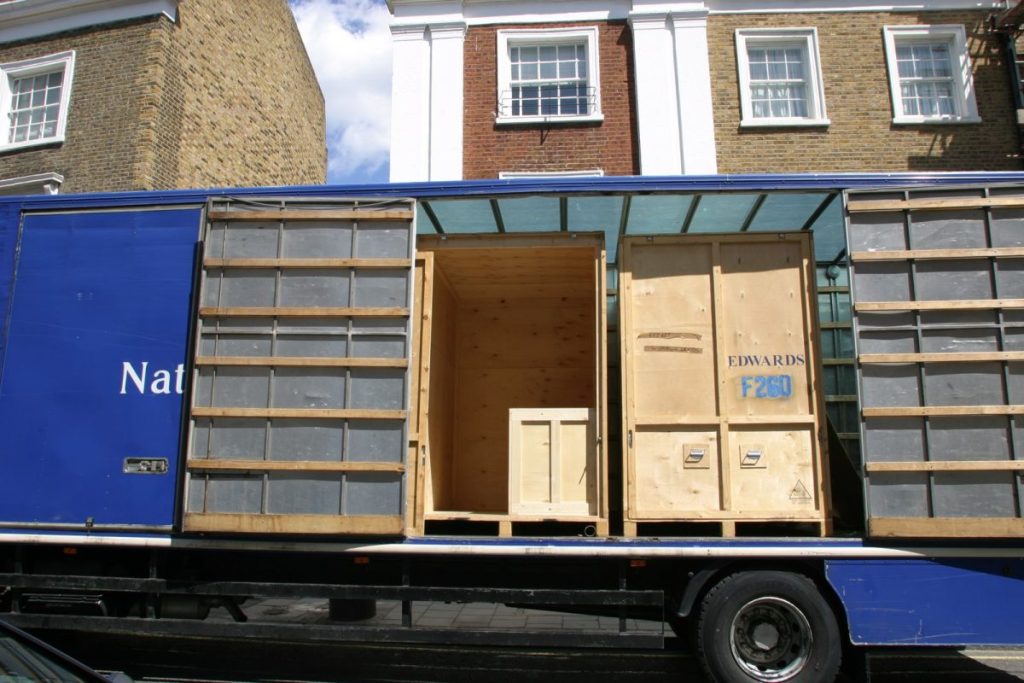 Edwards Removals Truck leaving Buckingham Palace